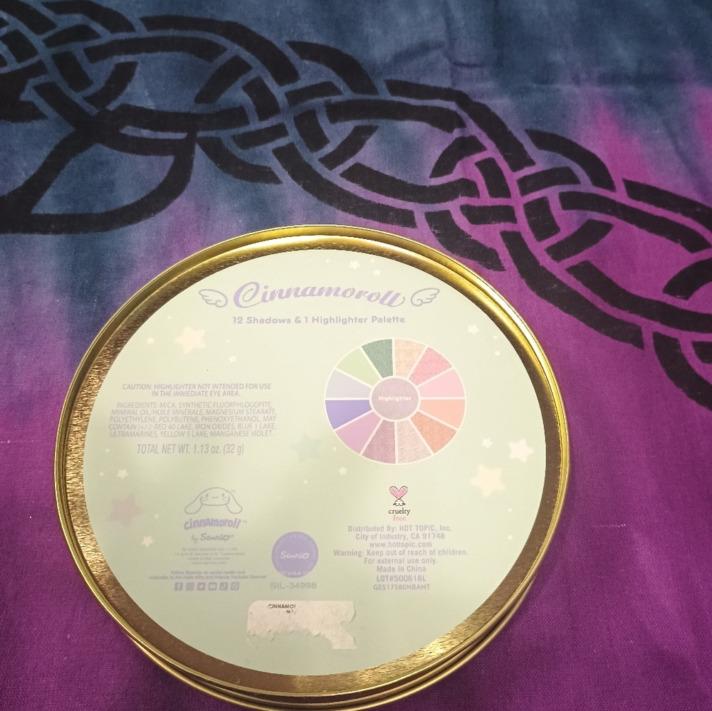🌷Host Pick🌷🆕 Cinnamoroll Shadow Highlighter Palette - Picture 3 of 5